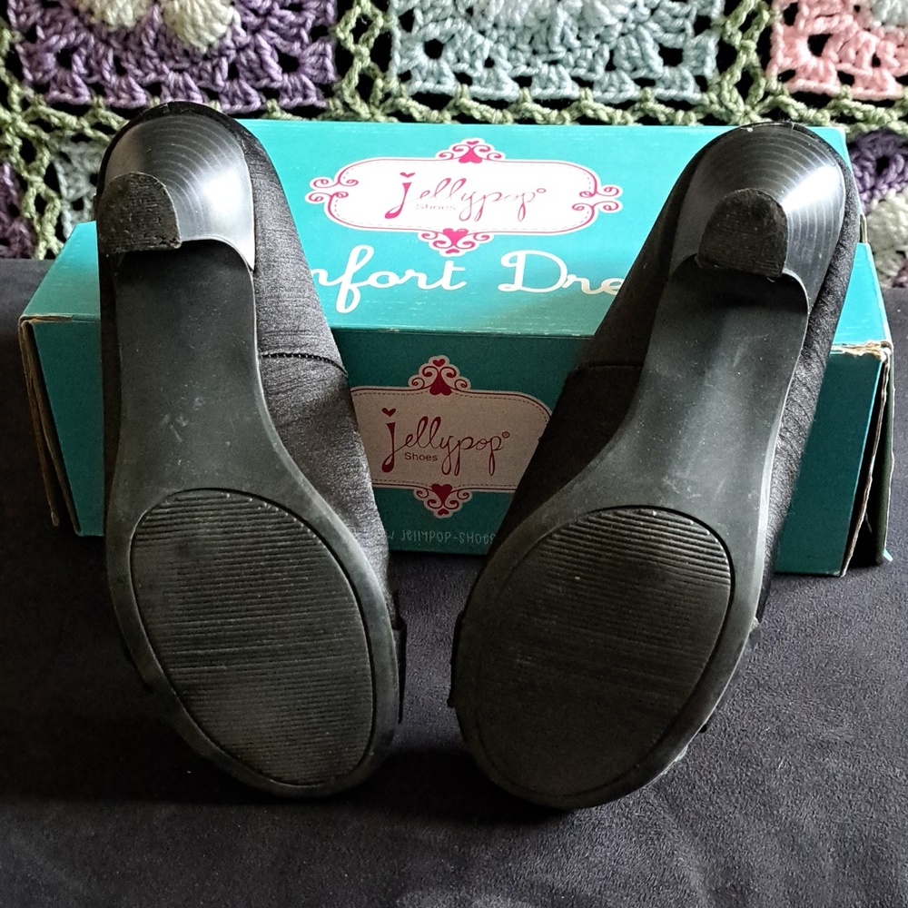 Jellypop Black Mid Heel Pumps with Bow Accent - Picture 3 of 4